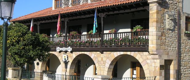 1280px-alfoz_de_lloredo_ayuntamiento